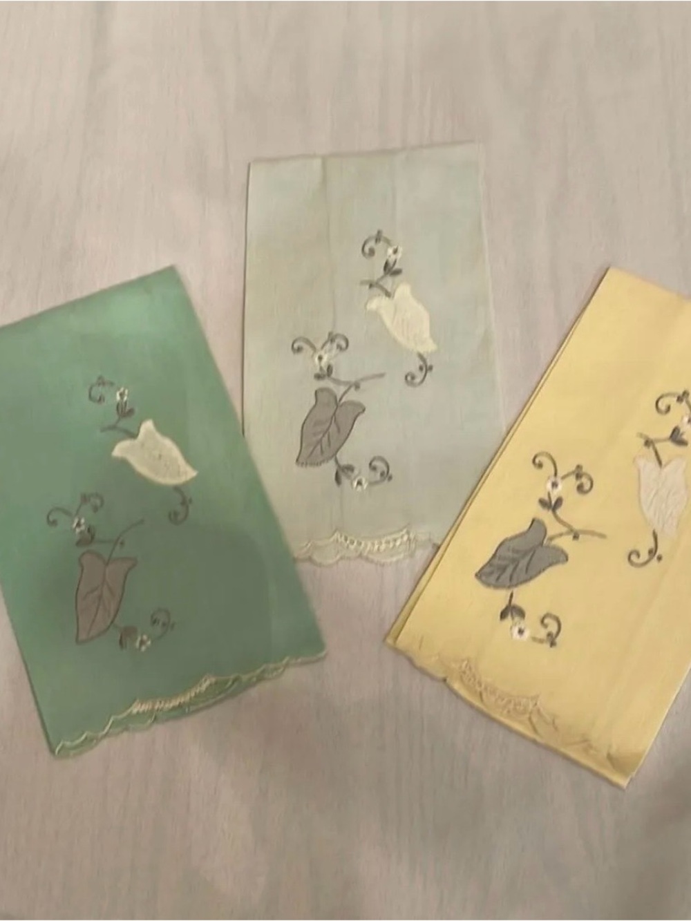 Vintage Embroidered Dainty Tip Towels - Set of 3
